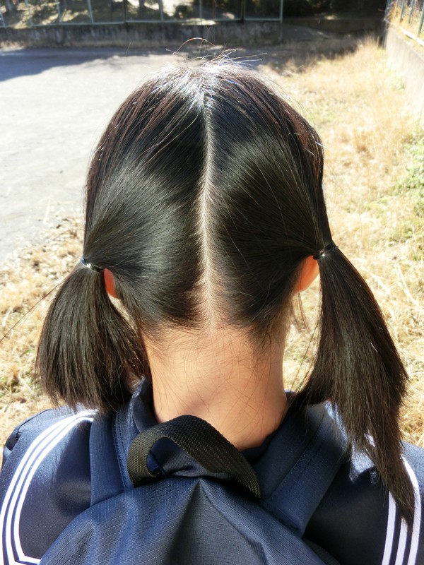 宮地亜衣のおさげ髪とうなじ