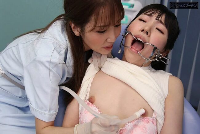 ホワイトヘッド開口器をつけた皆月ひかる