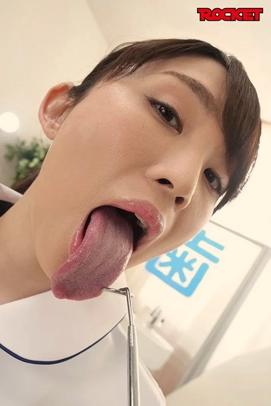 長舌を出す野々宮みさと