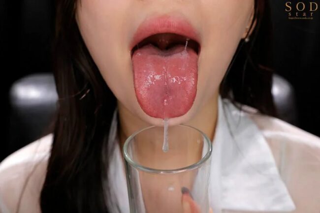 神木麗の舌出し