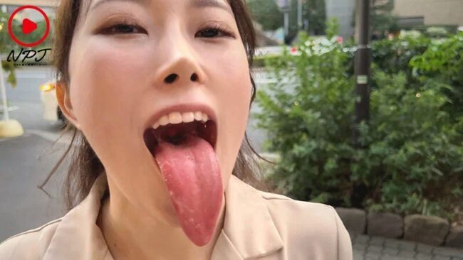 長舌を出す長谷川古宵