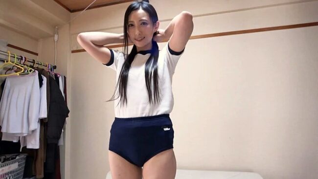 ブルマを穿いた美熟女・神納花