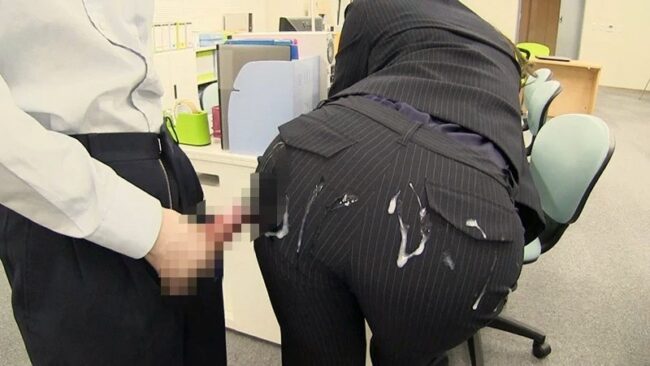 パンツスーツに着衣ぶっかけ