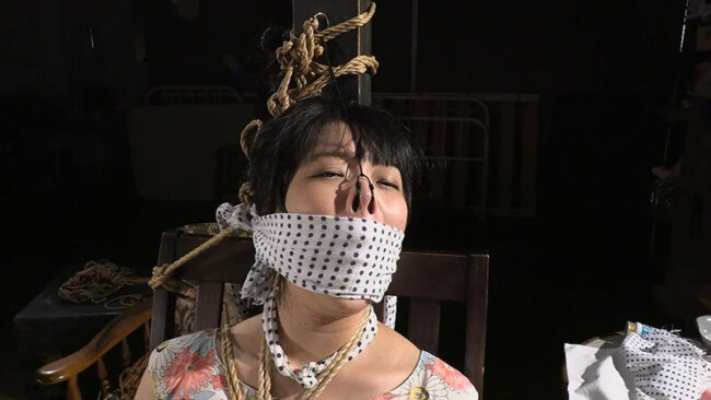 みひなに被せ布猿轡と鼻フック