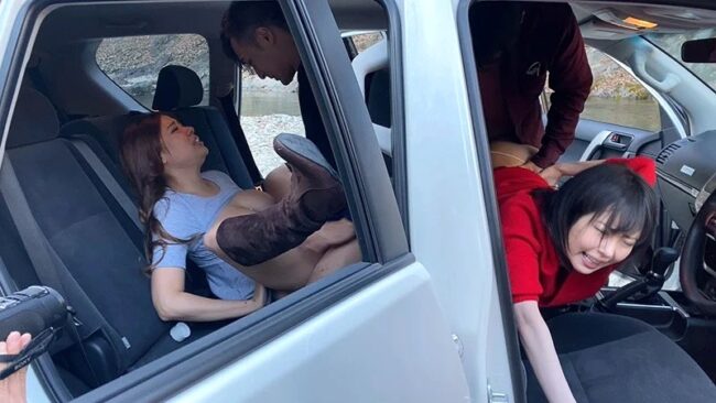 山口葉瑠と葉月シュリのカーセックス